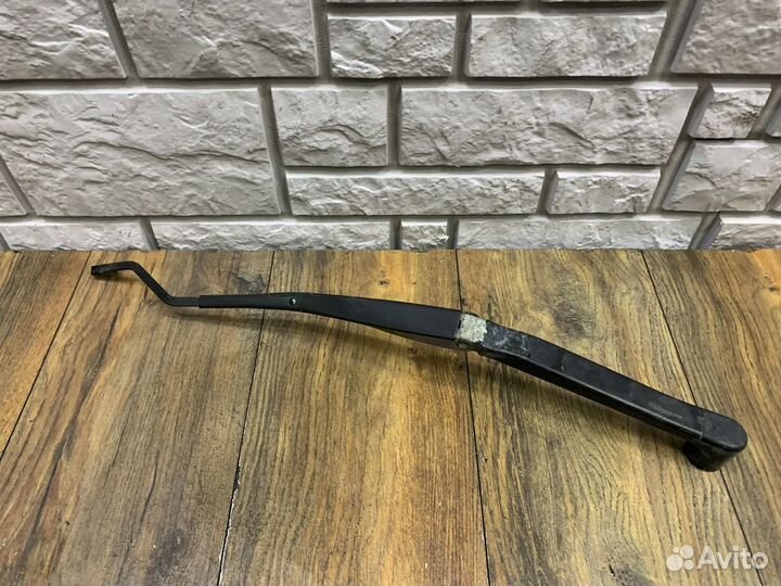 Mitsubishi Lancer Поводок стеклоочистителя LH RH