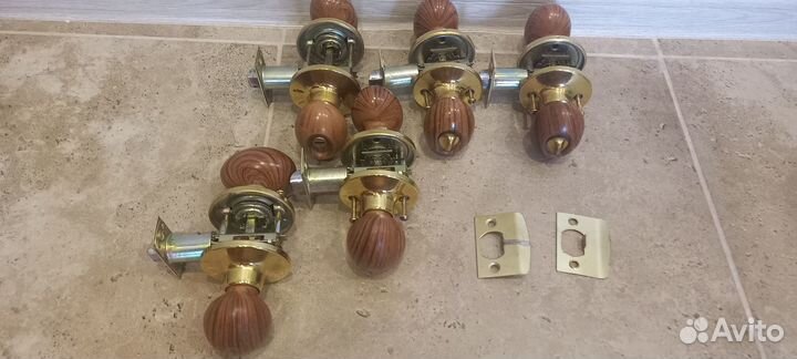 Дверная ручка с замком