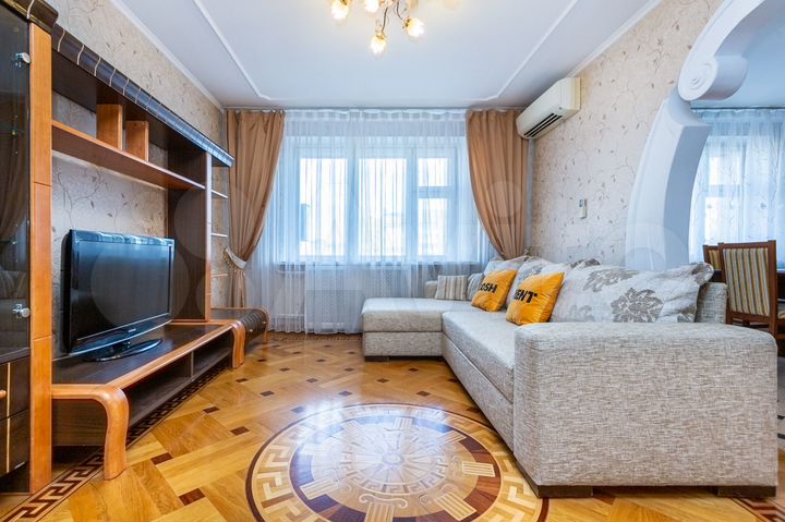 2-к. квартира, 100 м², 8/10 эт.
