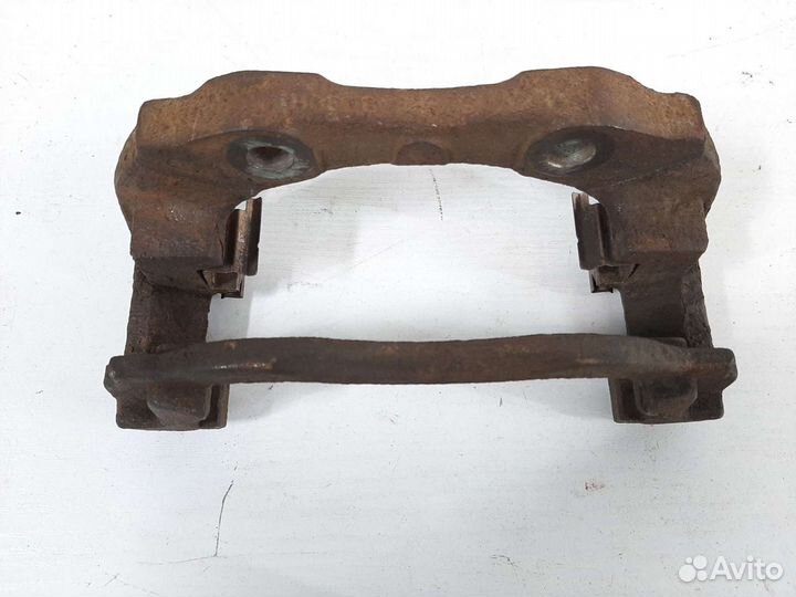 Скоба переднего суппорта Peugeot 207