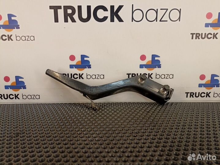 2430051 Кронштейн противошумного экрана правый