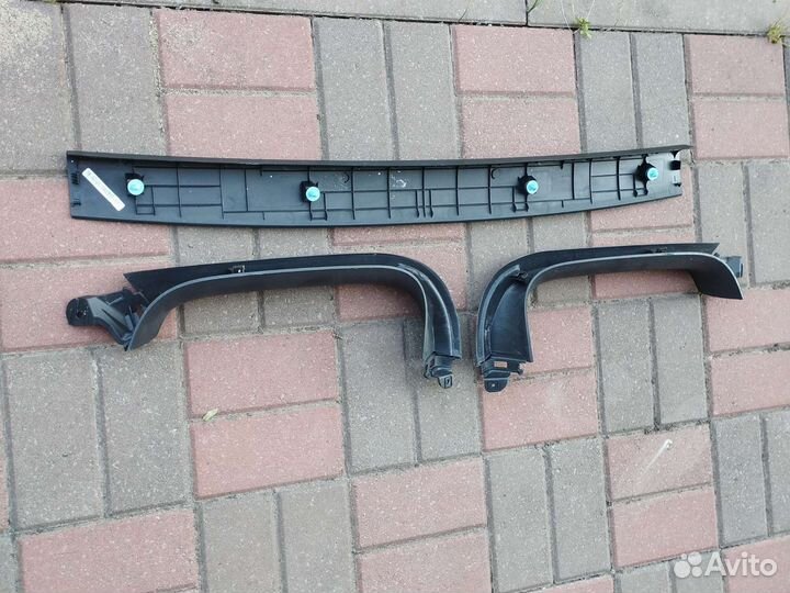 Пластик крышки багажника Hyundai I30 2010год