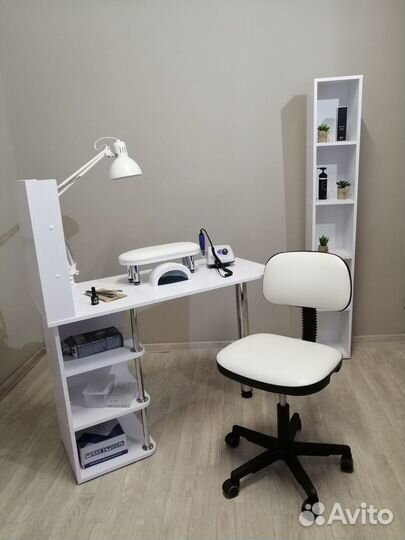 Маникюрный стол с полочками новый от производителя