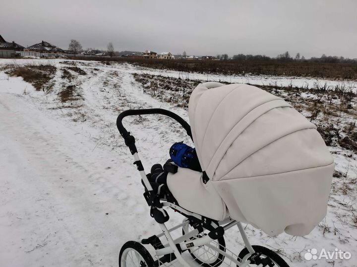 Коляска 2 в 1 классическая Белая