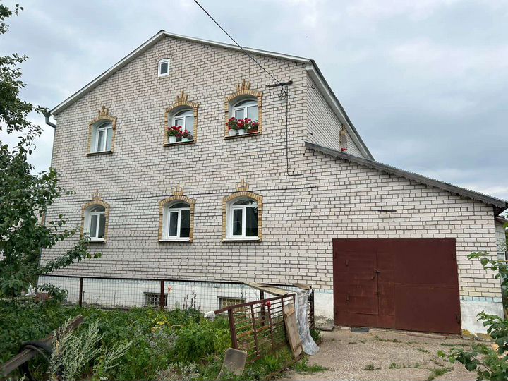 Коттедж 212,7 м² на участке 11 сот.