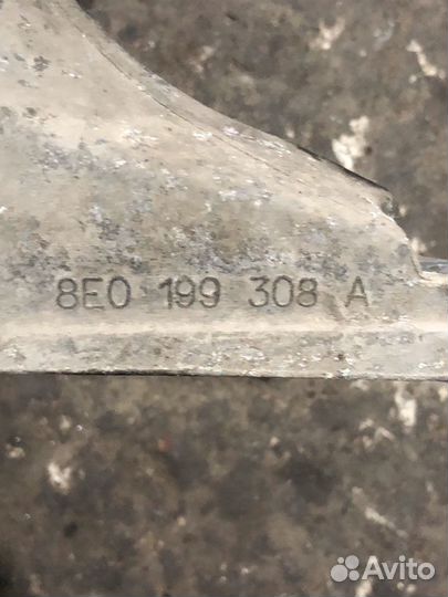 Кронштейн двигателя правый Audi A4 B6 8E0199308A