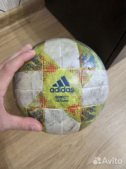 Футбольный мяч adidas conext 19 top training
