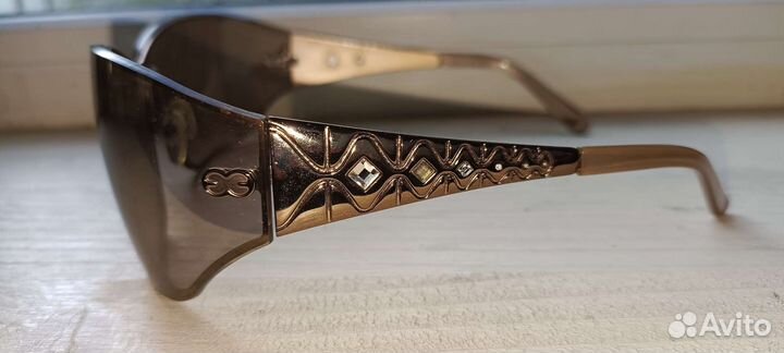 Солнцезащитные очки женские escada