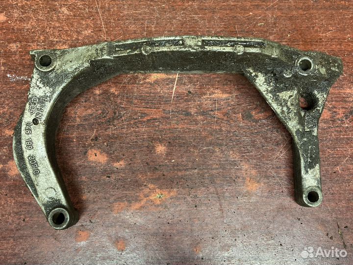 Задний кронштейн двигателя ауди а6 с4