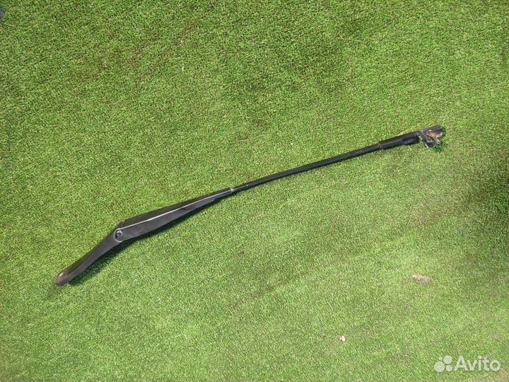 Поводок стеклоочистителя передний правый Opel