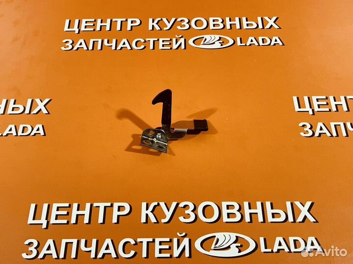 Крючок капота LADA Granta FL