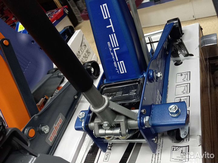 Домкрат подкатной Stels 3т