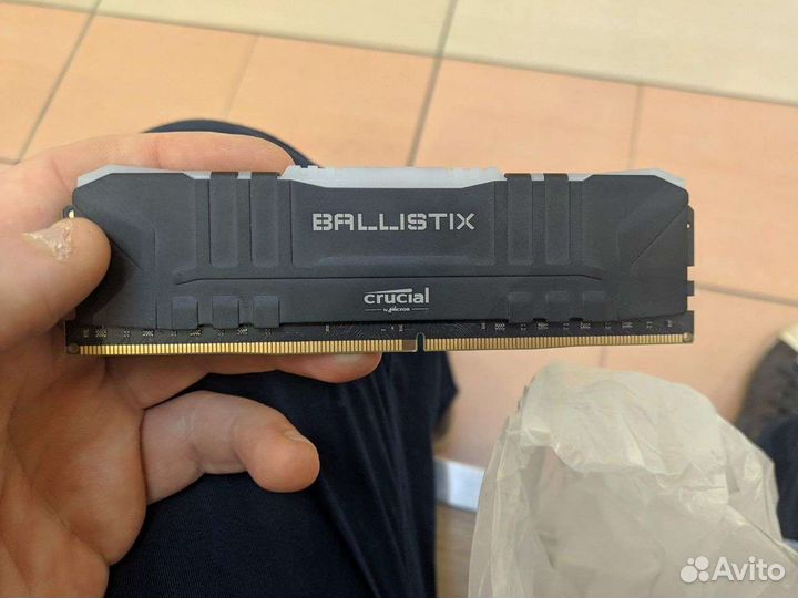 Оперативная память Crucial Ballistix RGB 16гб DDR4