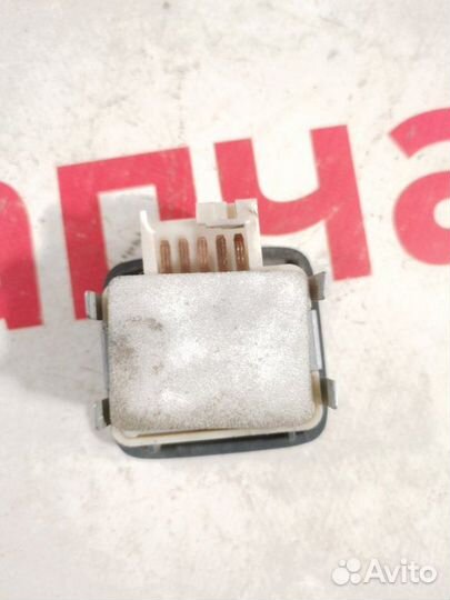 Кнопка стеклоподъемника задняя левая Toyota Rav 4