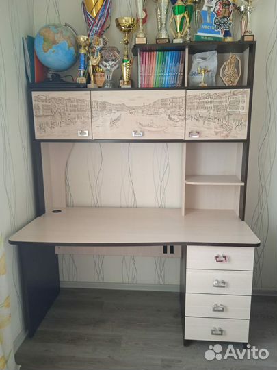 Письменный стол