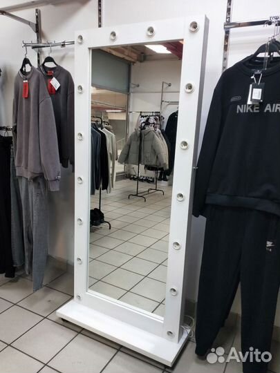 Зеркало напольное с подсветкой