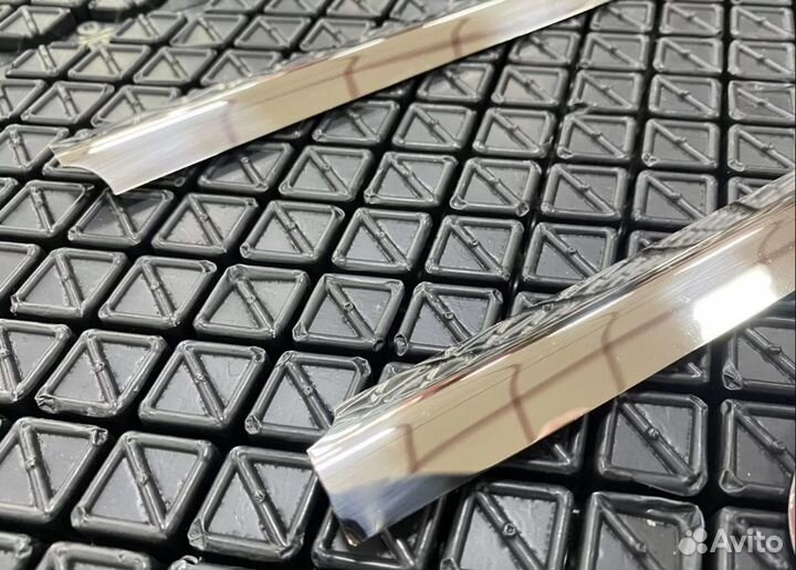 Нижние молдинги стекол Hyundai Grand Starex H-1