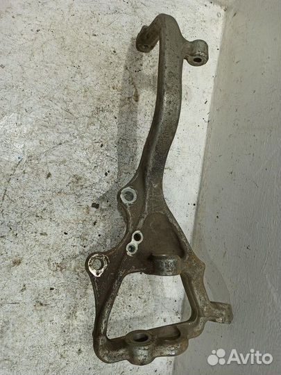 Кулак передний левый