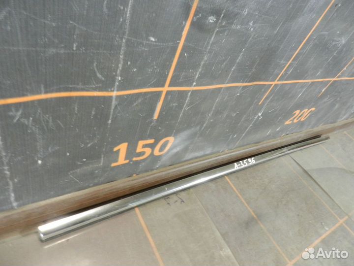 Накладка стекла заднего левого-Volkswagen Tiguan 2