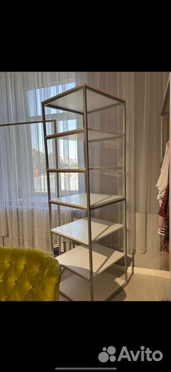 Аренда рейлов и полок в шоуруме