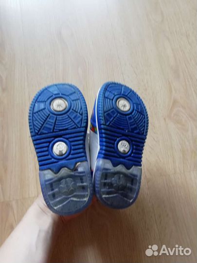 Кроссовки детские