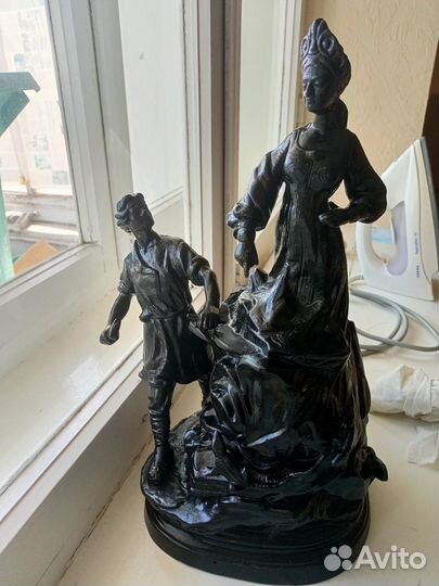 Продается чугунная статуэтка 