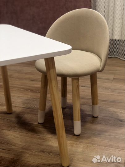 Столик +стульчик мягкий новый