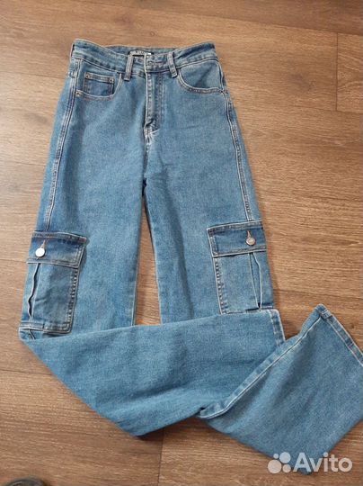 Джинсы женские с накладными карманами