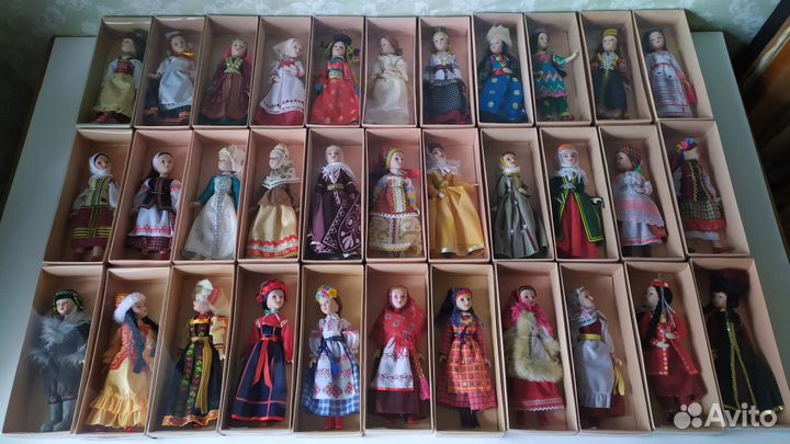 Коллекционные фарфоровые куклы в народных костюмах