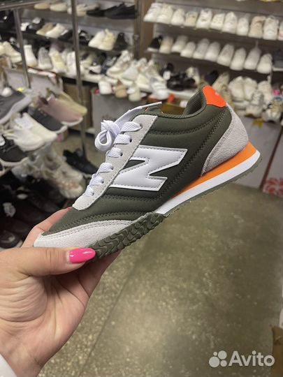 Кроссовки женские