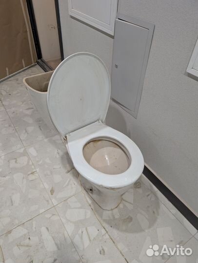 Строительный унитаз с бачком