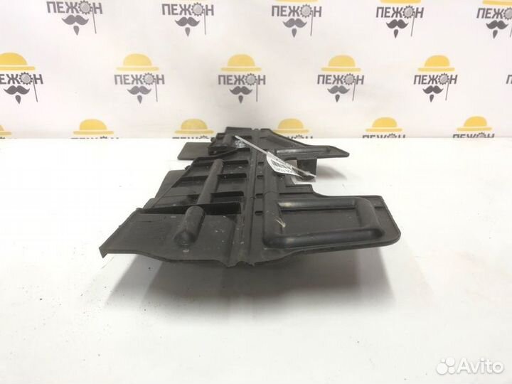 Дефлектор радиатора правый Toyota Avensis лифтбек