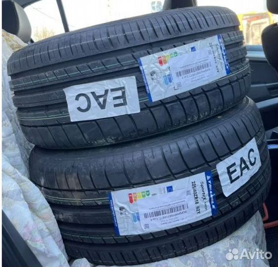 Triangle Sports TH201 245/35 R18