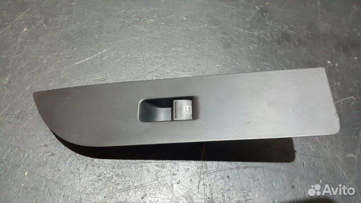 Кнопка стеклоподъемника передняя правая Volkswagen