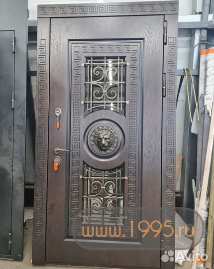 Дверь парадная входная