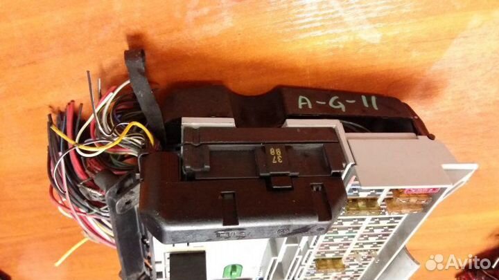 Блок предохранителей Opel Zafira 2 2002