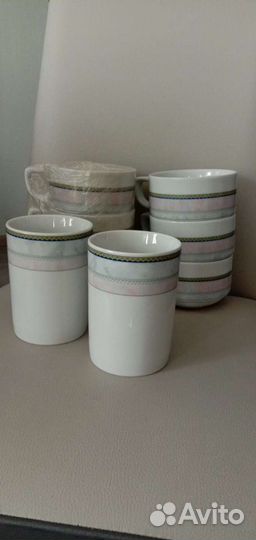 Чайные чашки и салфетницы