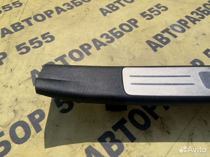 Накладка порога передняя правая Kia Quoris