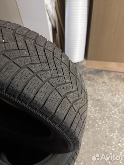 Pirelli Ice Zero FR 205/55 R16