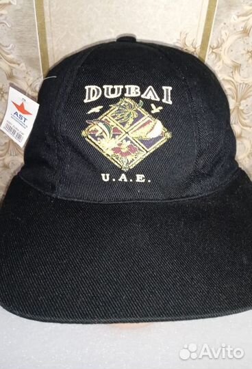 Универсальная черная бейсболка 