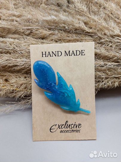 Брошь ручной работы из эпоксидной смолы