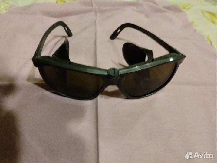 Очки тёмные