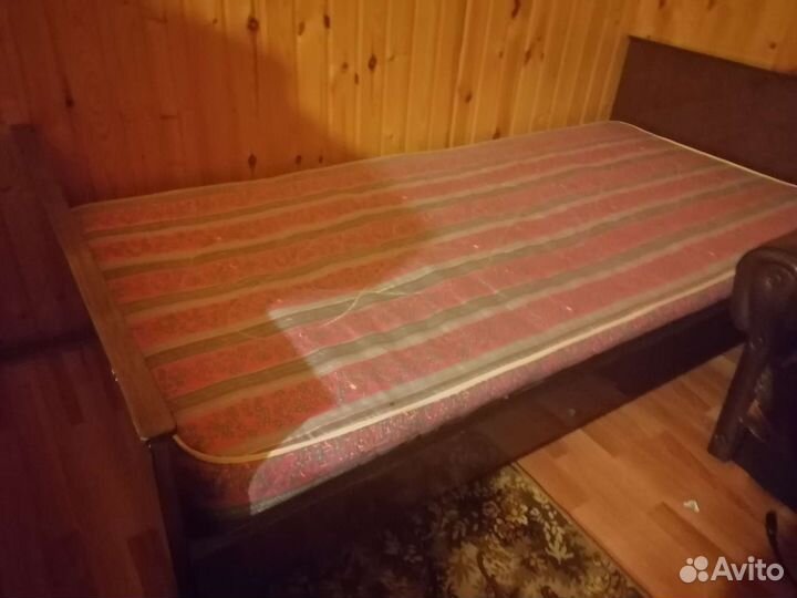 Кровать