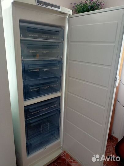 Морозильная камера AEG