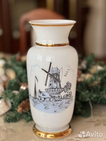 Ваза Богемия молочное стекло