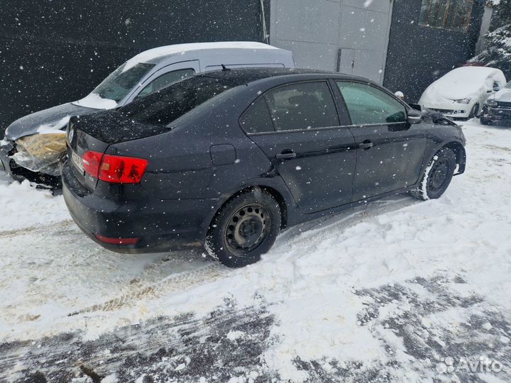 В разборе Volkswagen Jetta 6