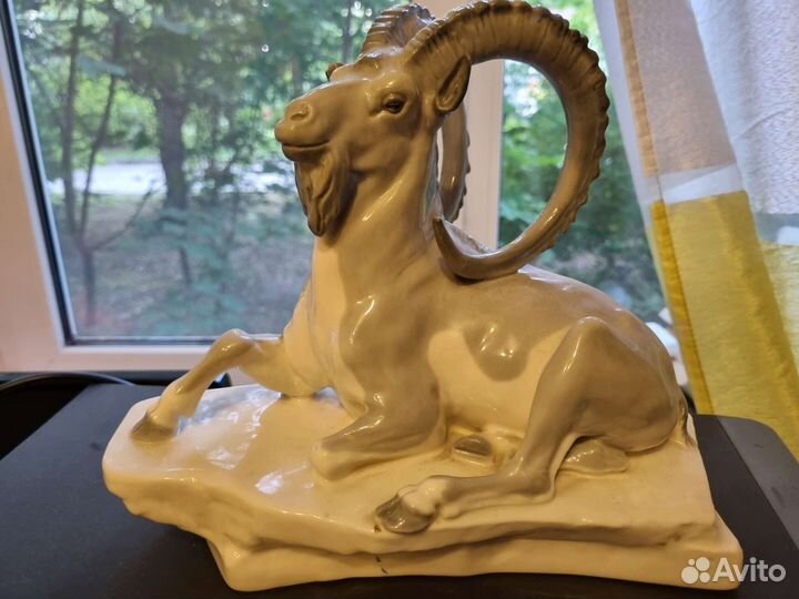 Статуэтка козерога Ленинградский Фарфоровый завод