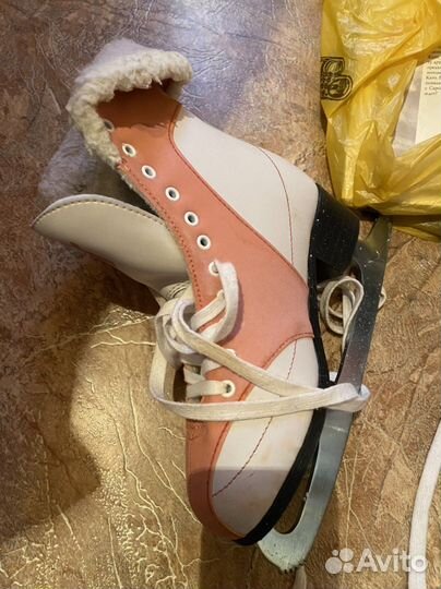 Коньки женские 37 размер