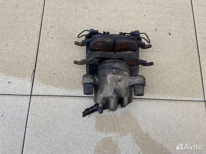 Тормозной суппорт передний правый Ford Focus 1