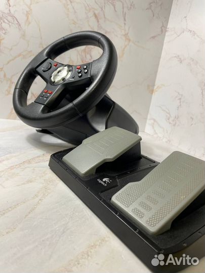 Руль с педалями Logitech (Св)